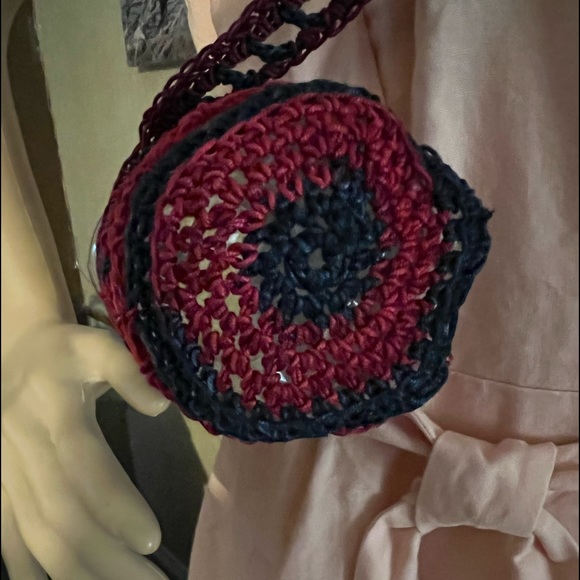 NWOT HAND MADE CROCHET DARK RED and GREEN BOTTLE HOLDER - Picture 3 of 3